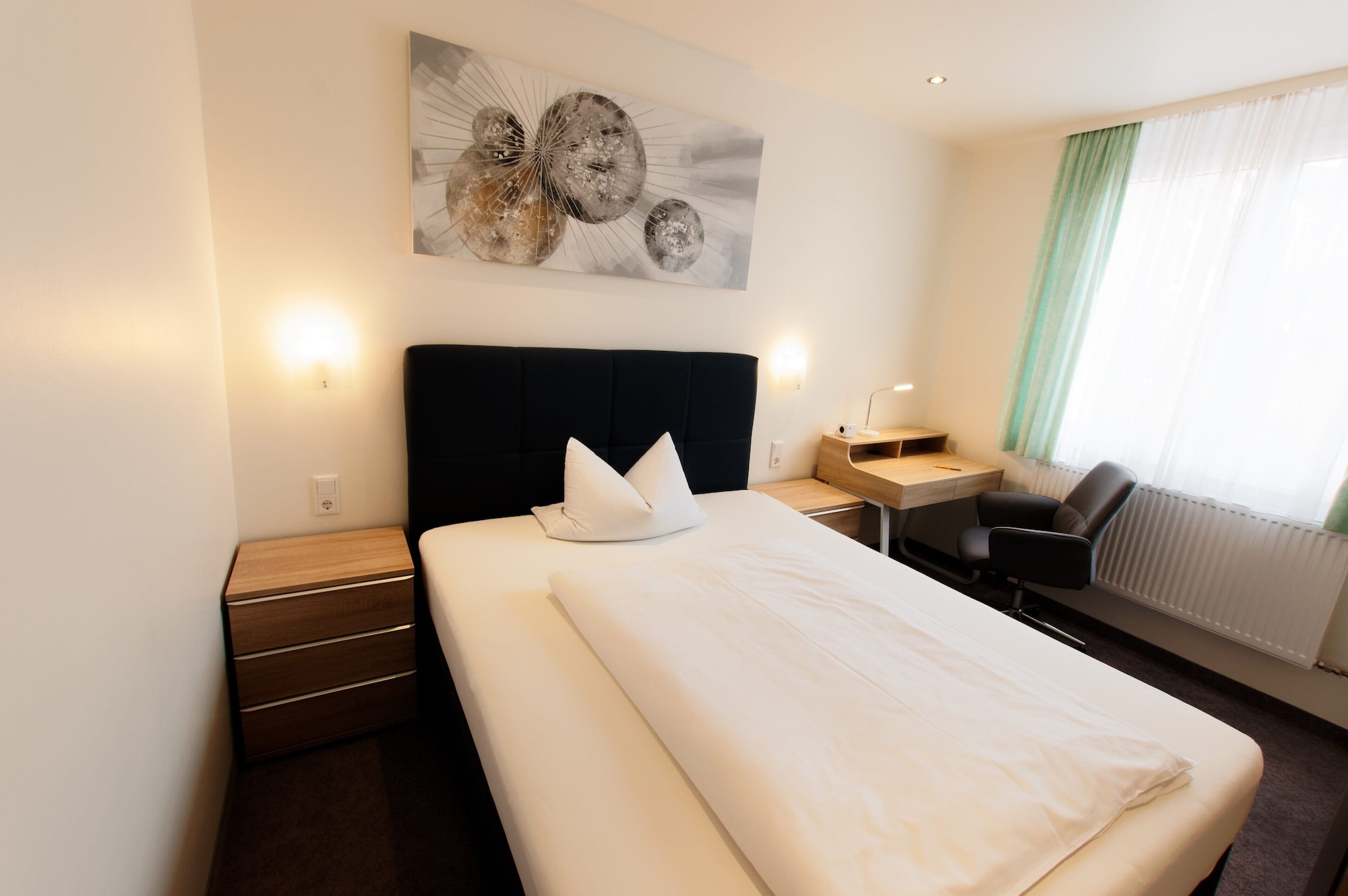 ROOM, SINGLE, SINGLE BED