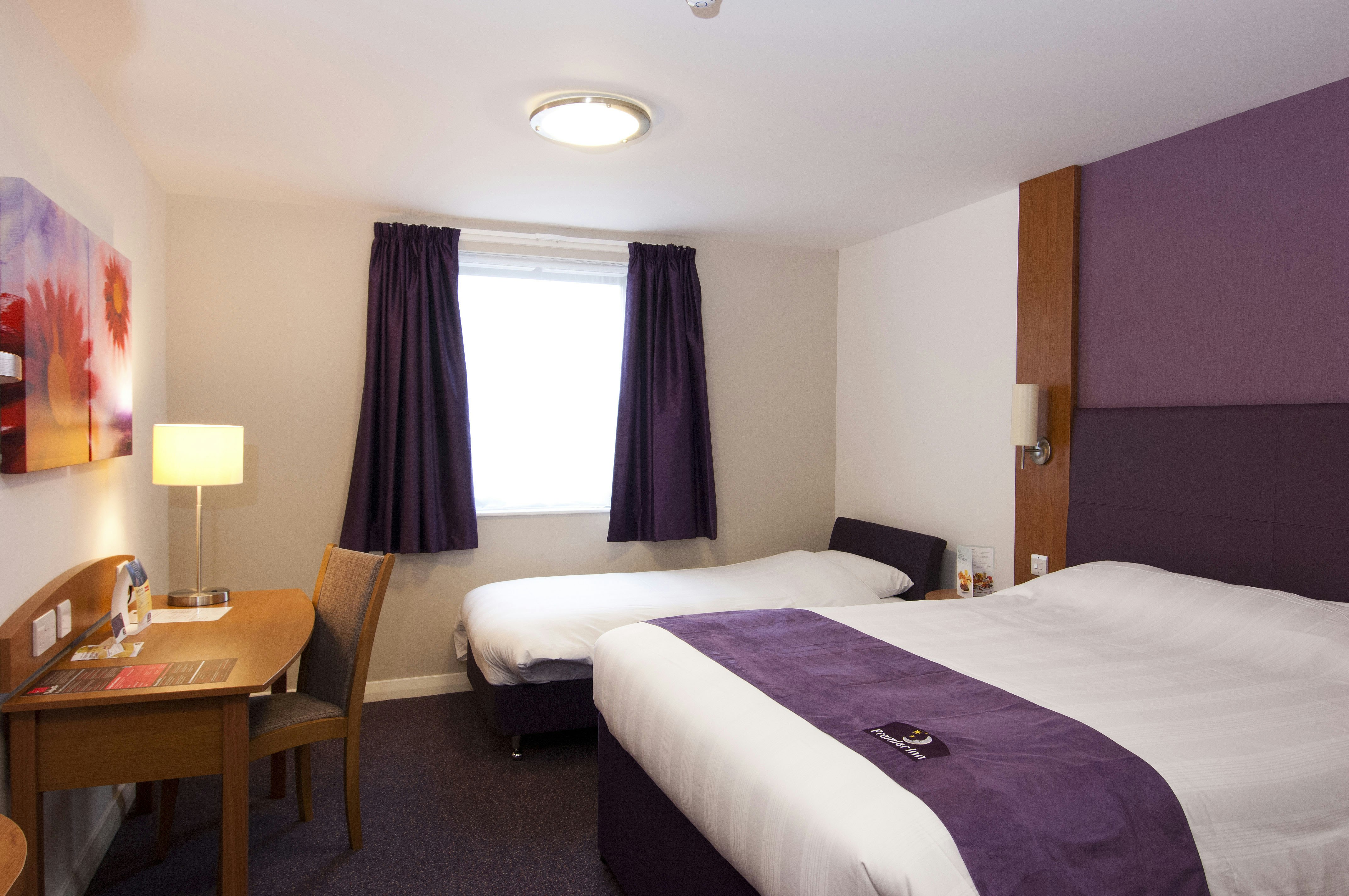 Premier Inn Halifax Town Centre 8/48