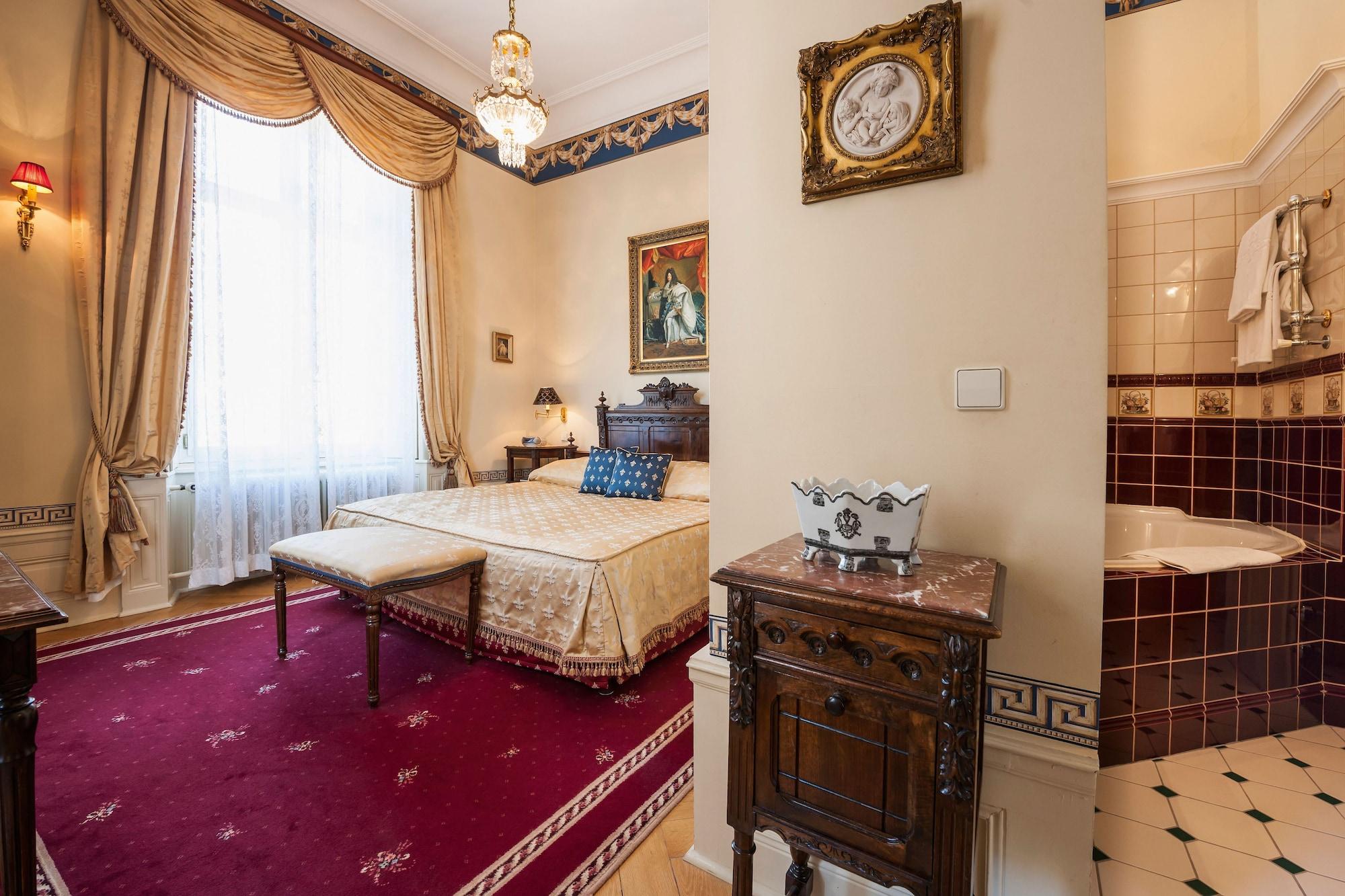 Junior Suite, Jetted Tub