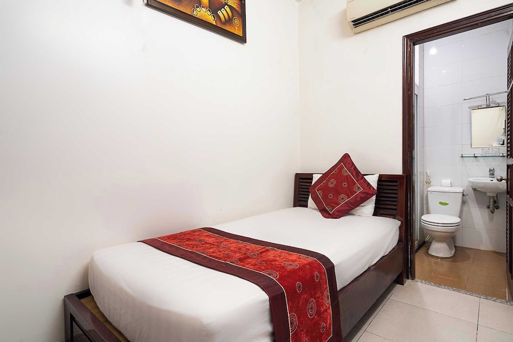 Collection O Dinh Dinh Hotel - Near Tan Son Nhat Airport 16/51