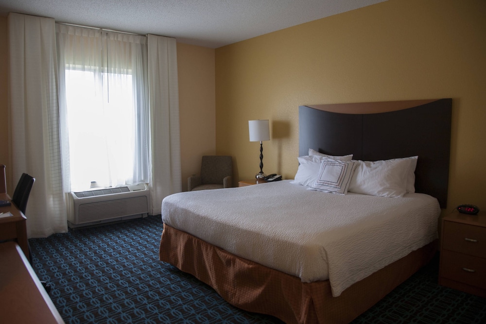 Fairfield Inn And Suites Bedford 10/36