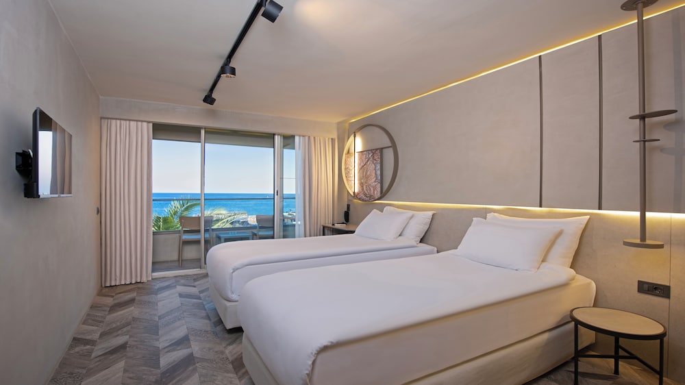 STANDARD, SEA VIEW