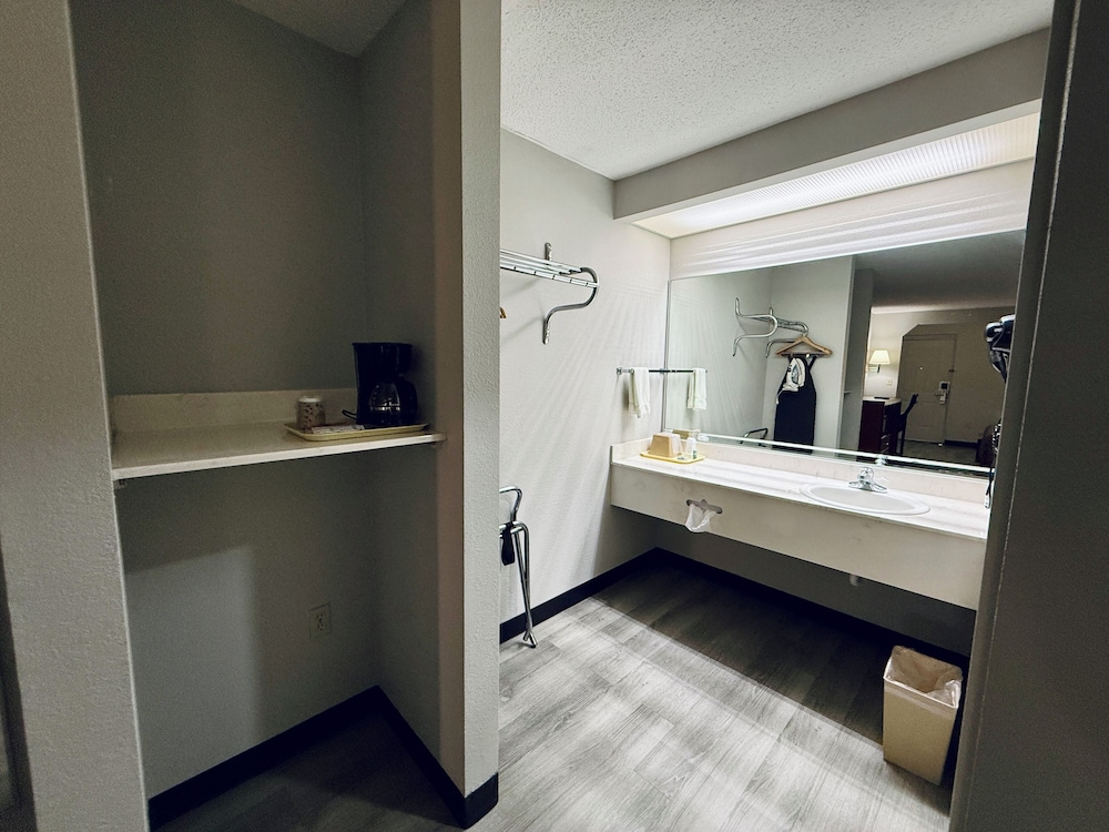 Days Inn And Suites Selma 54/54