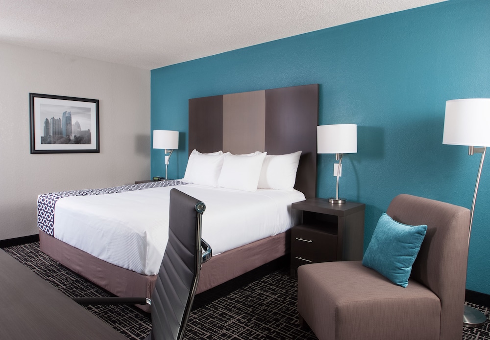 La Quinta Inn & Suites by Wyndham Atlanta Airport North 25/60