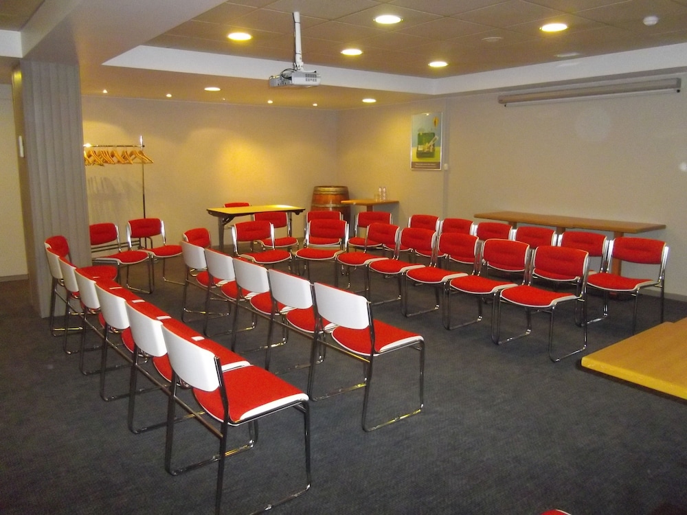 Ibis Styles Cognac 34/50