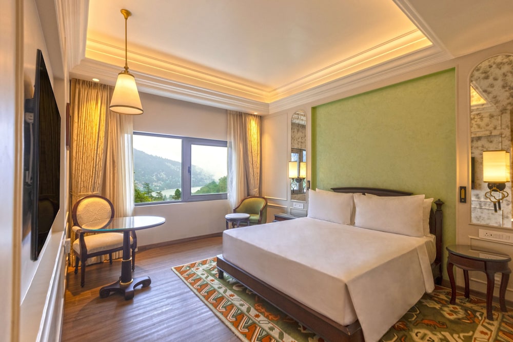 Superior, King Bed, Valley View