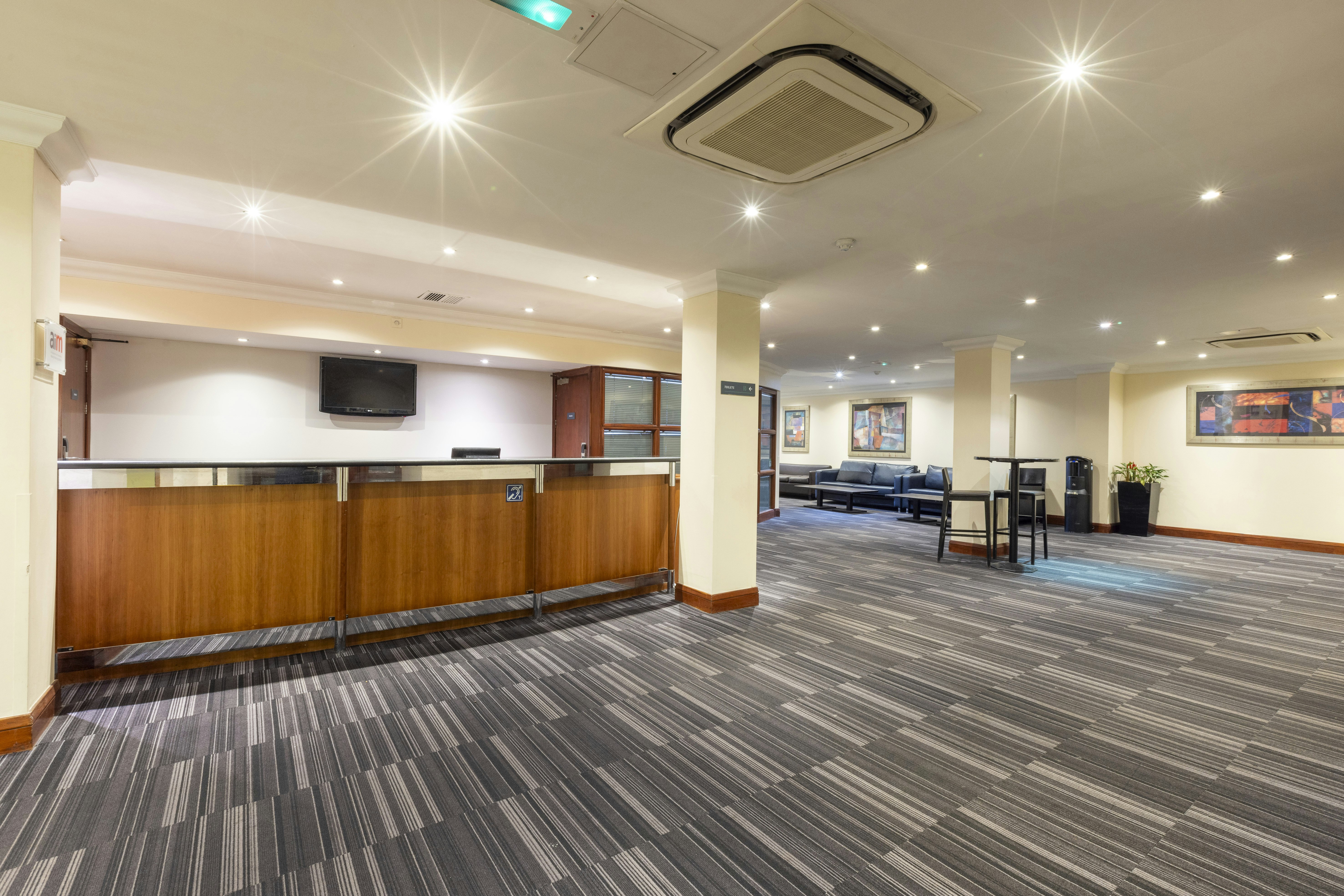 HOLIDAY INN GLASGOW AIRPORT 14/80