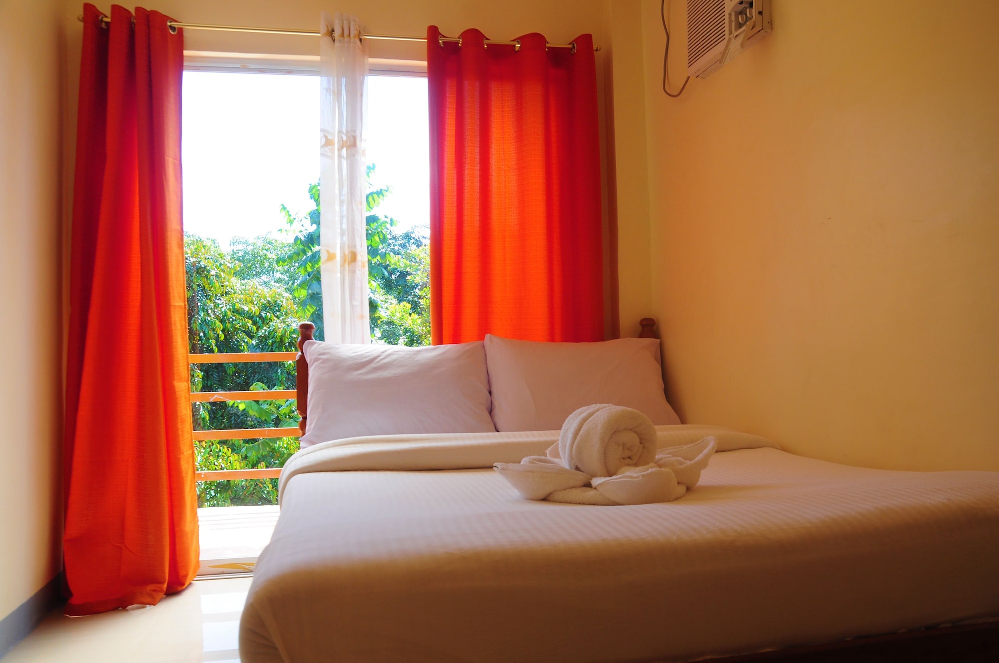 BASIC, DOUBLE BED, KITCHENETTE