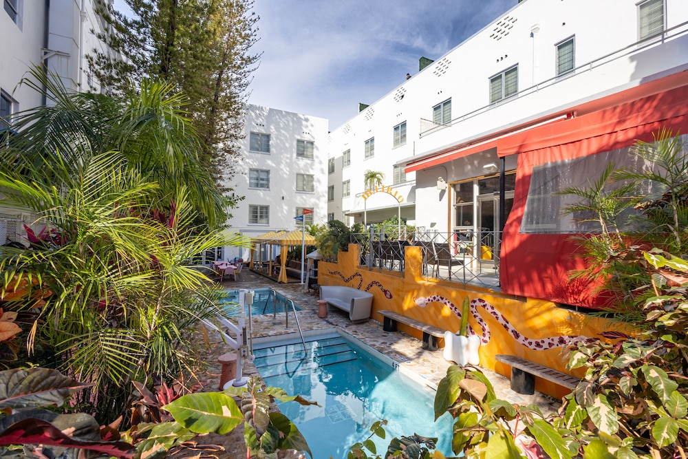 Viajero Miami - Adults Only 7/73