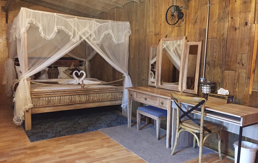 Loghome Boutique 44/71
