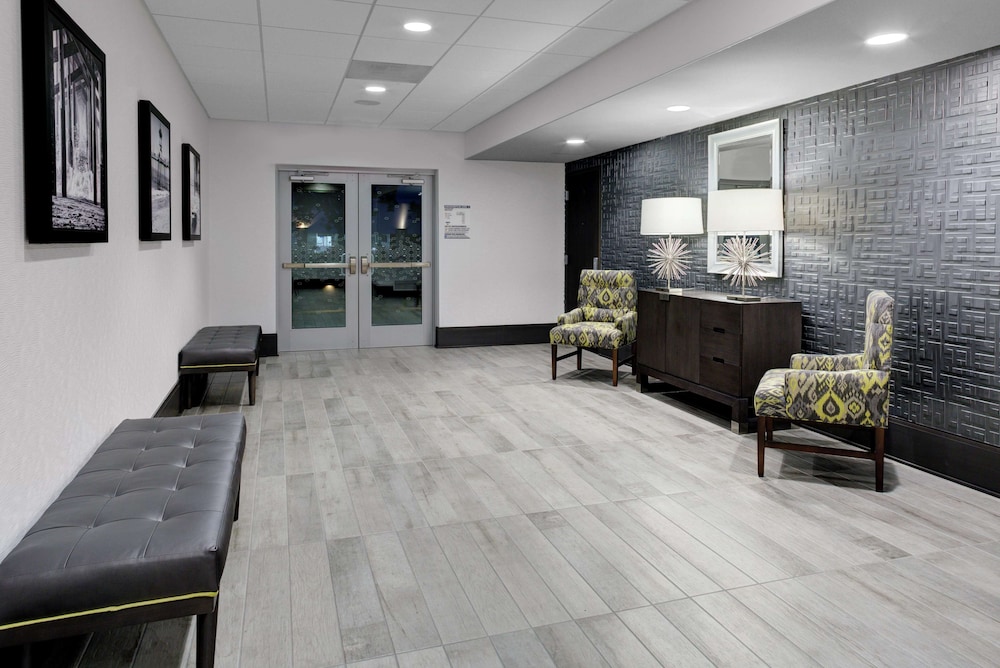 Hampton Inn and Suites Irvine Orange County Airport 19/52