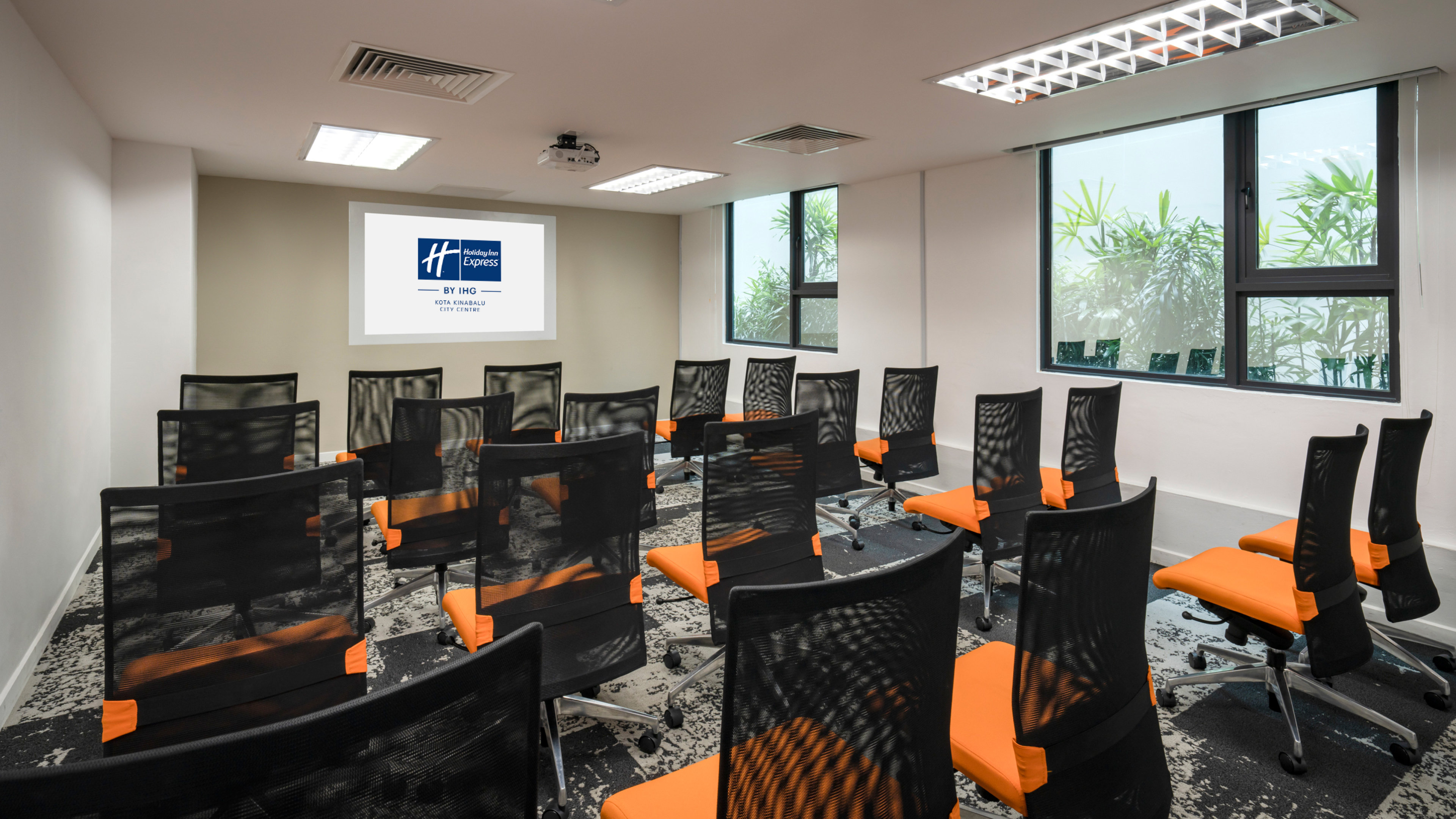 HOLIDAY INN EXPRESS KOTA KINABALU CITY CENTRE 47/55