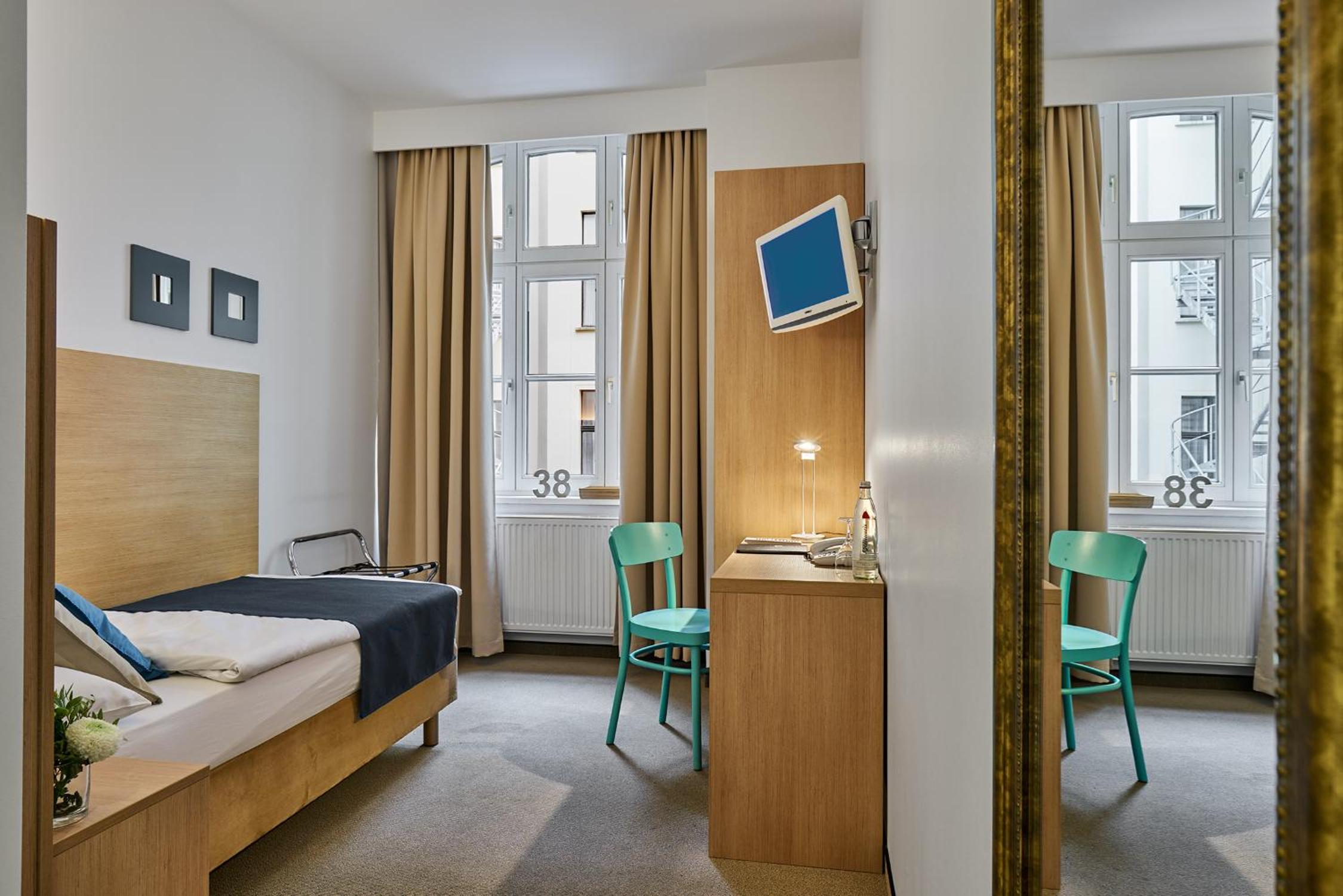 Hotel 38 21/49