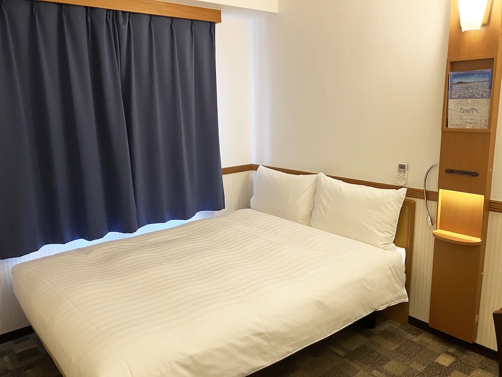 ECONOMY, DOUBLE BED, SMOKING