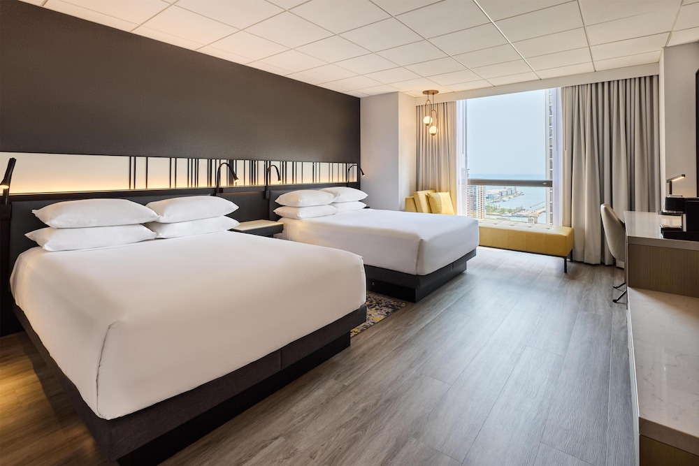 Room, 2 Queen Beds, Lake View