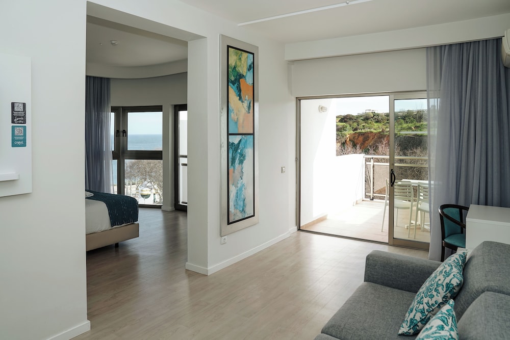 Carvi Beach Hotel 63/78