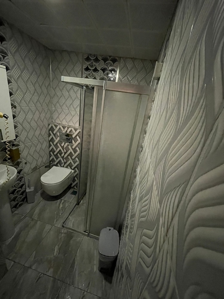 Ozgur Hotel 50/50