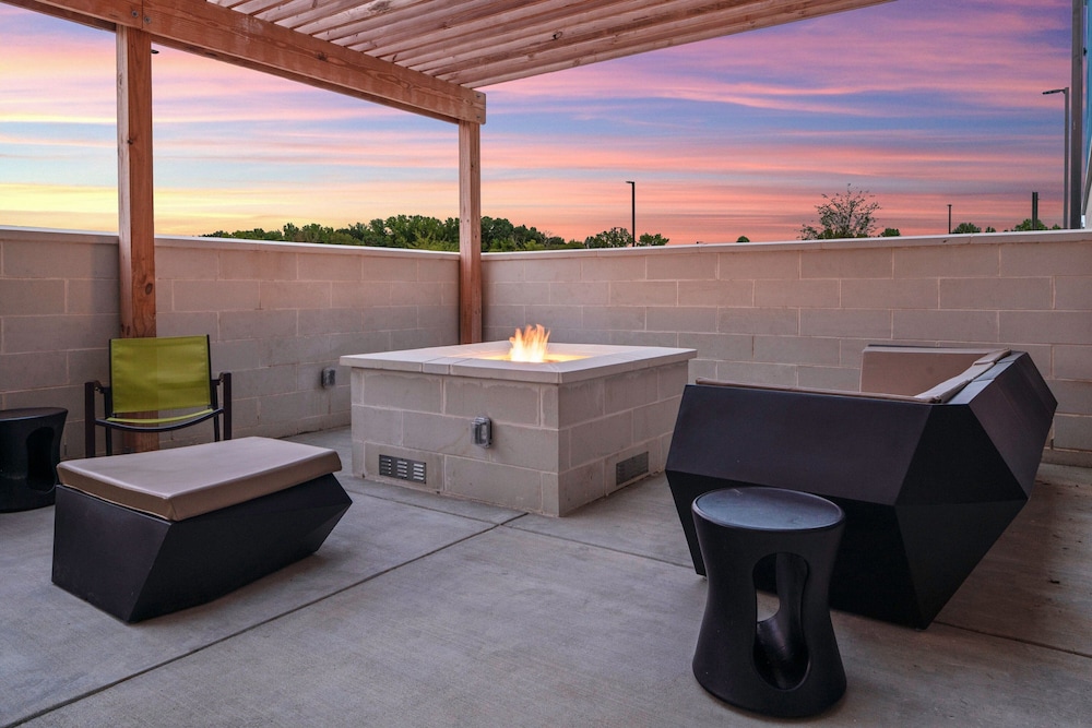 SpringHill Suites by Marriott Charlotte Airport Lake Pointe 9/16