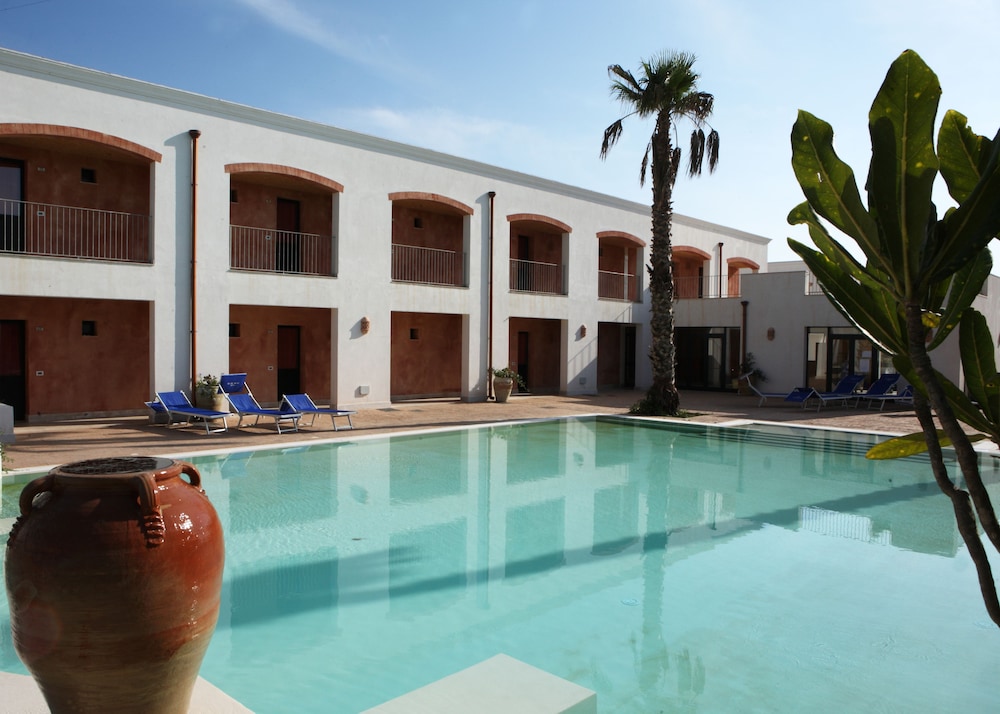 Delfino Beach Hotel 24/50