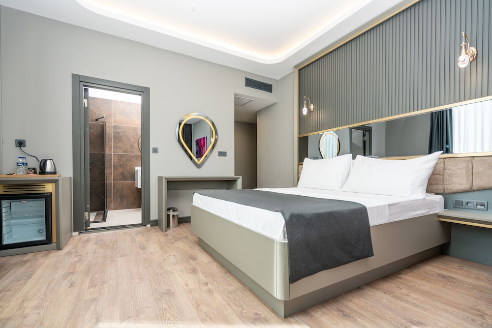216 Ruby Suite 7/43