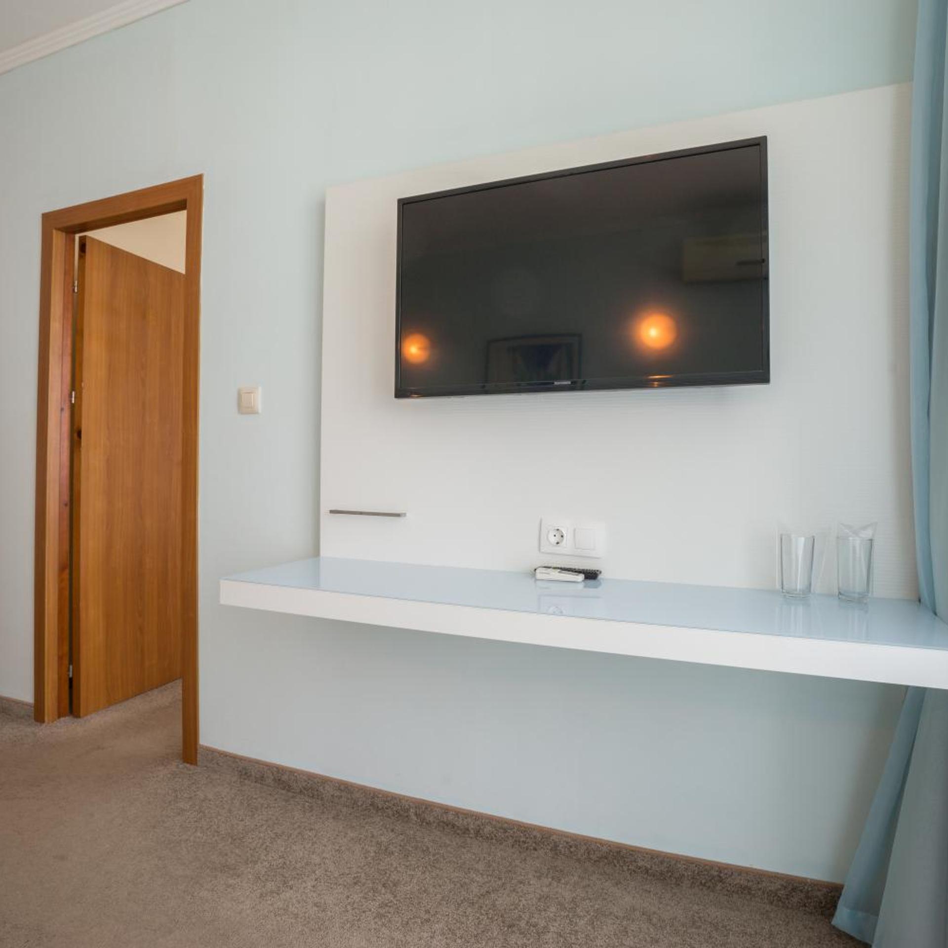 Perla Beach Hotel III 10/50