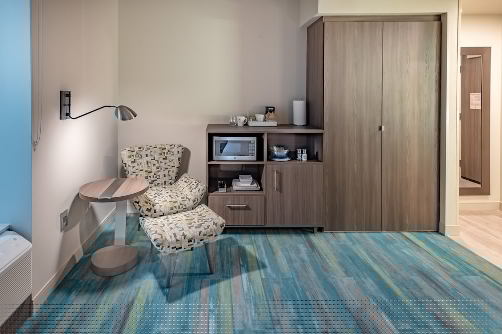 Element Dallas Downtown East 53/76