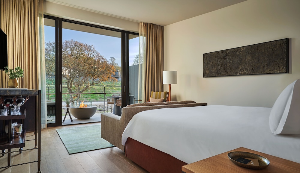 Vineyard, King Bed