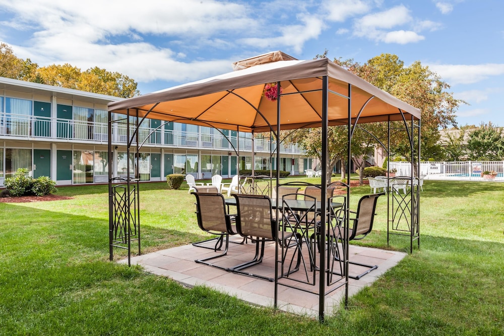 Howard Johnson By Wyndham Albany 32/43