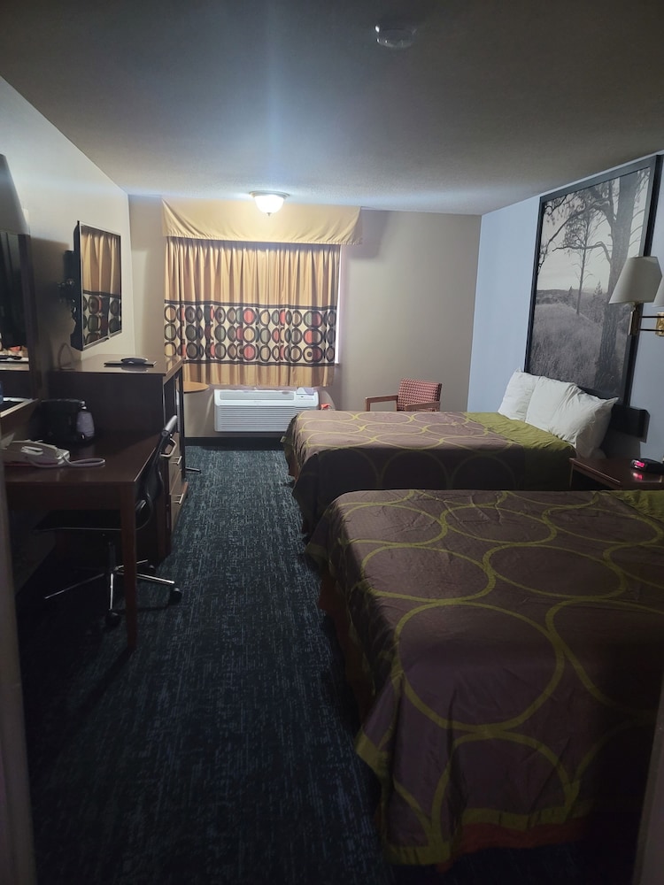 Super 8 by Wyndham Valentine NE 43/63