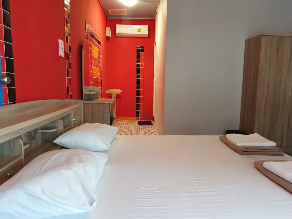 Super Hostel 7/54