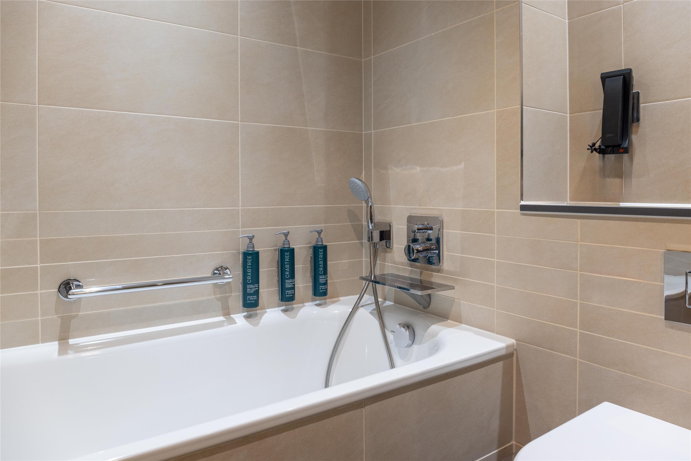 Deluxe, King Bed, Country Side View، Hilton At St Georges Park Burton upon Trent 4/4