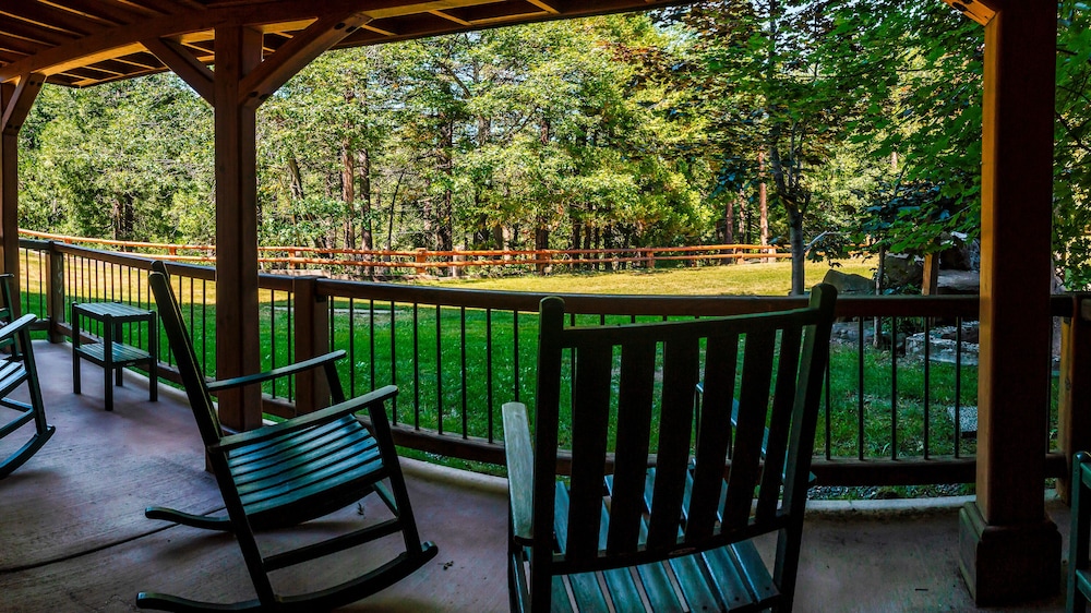 Callahan s Mountain Lodge 60/78