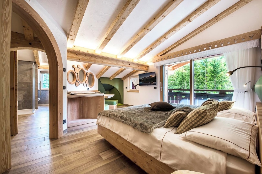 Twin Beds, Mountain View, Hot Tub