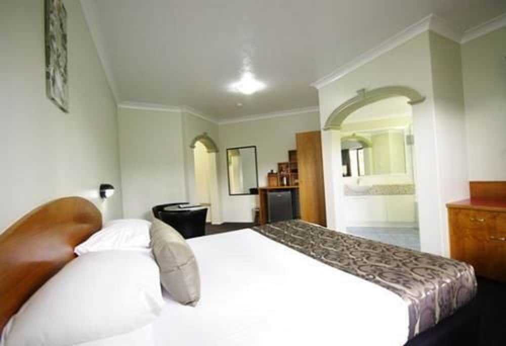 MACKAY RESORT MOTEL 18/65