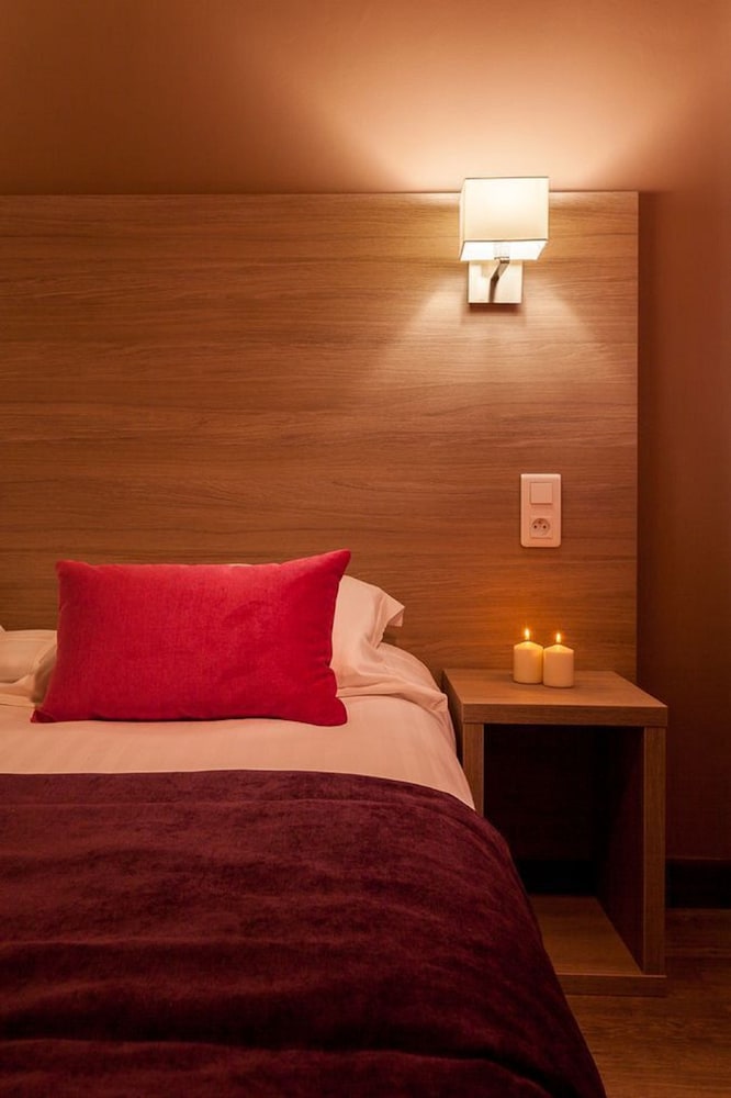 HOTEL L OUSTAL 18/50