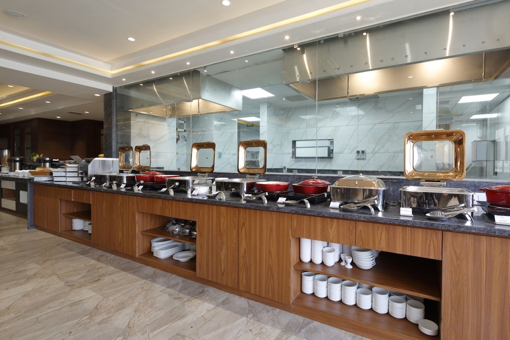 REGENTA Inn Ranip Ahmedabad 16/32