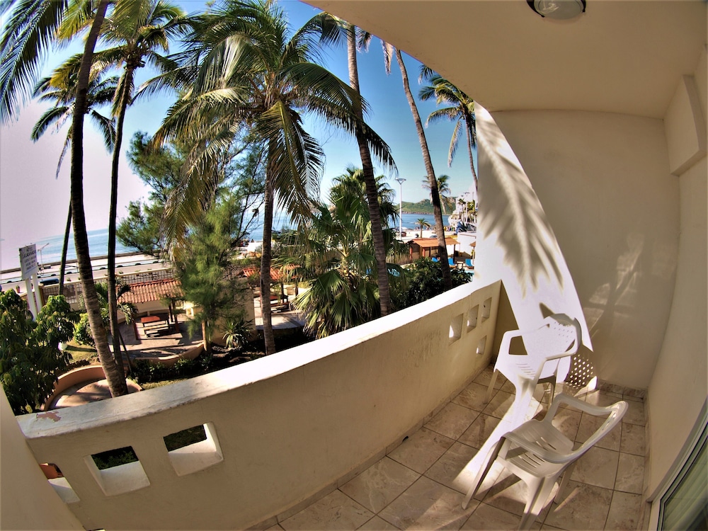 Las Jacarandas Hotel 30/37