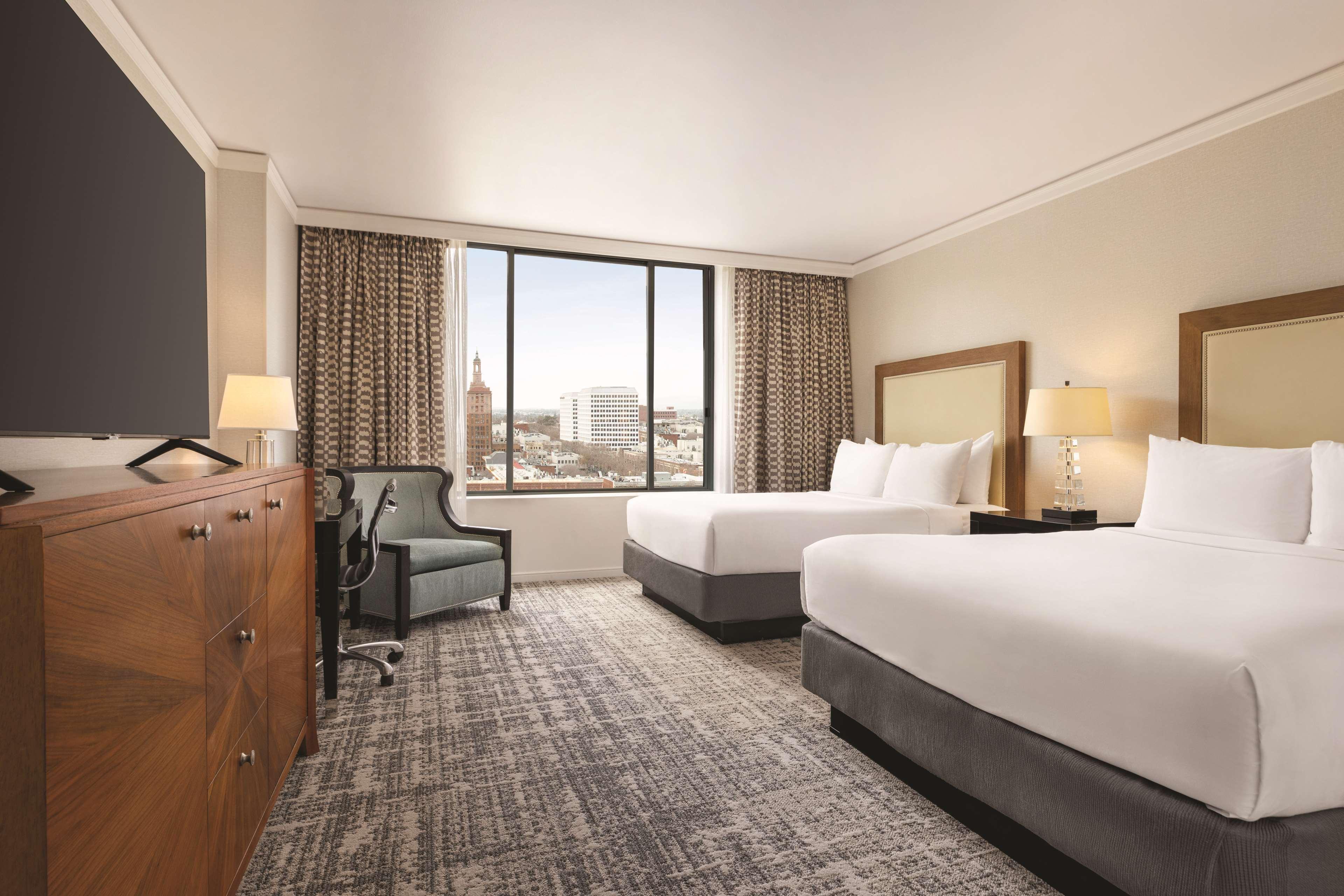 GUEST ROOM, 2 QUEEN BEDS, POOL VIEW