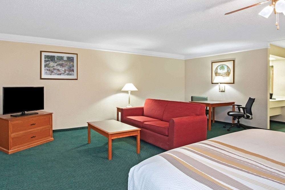 Baymont by Wyndham Fort Stockton 30/52