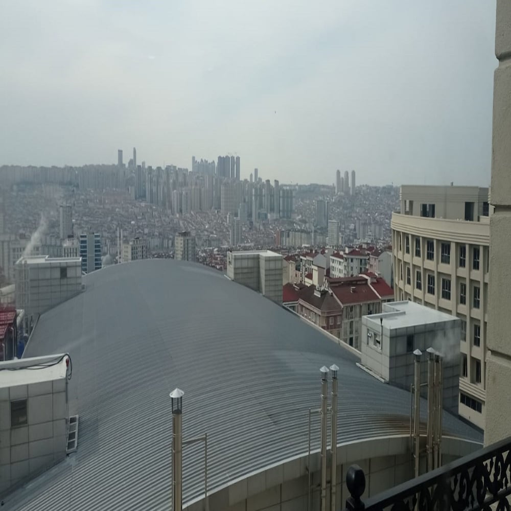Agora Suites 63/67
