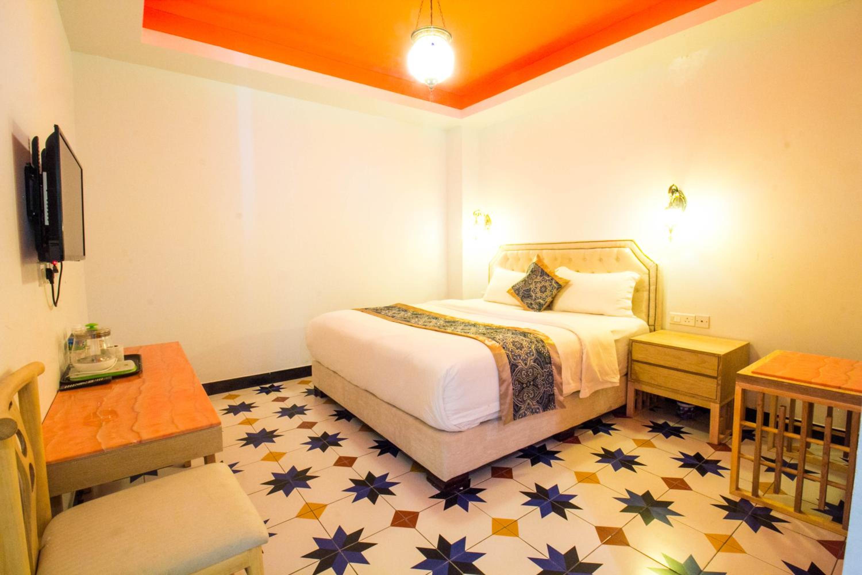Room, Double Bed, No Window