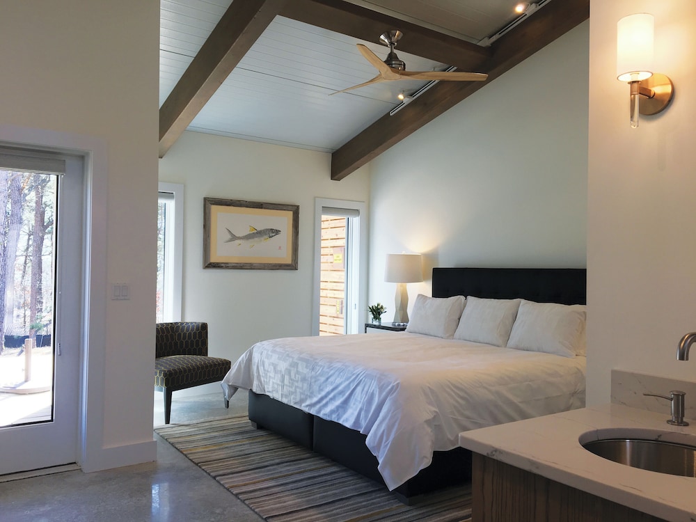 Hampton Maid Hotel 15/50