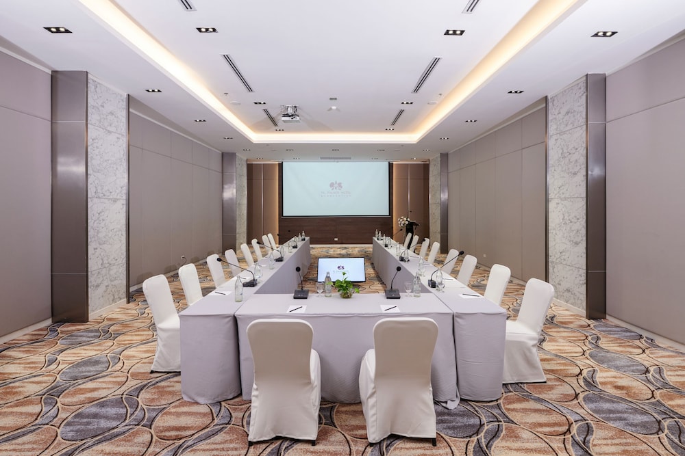 TK. Palace Hotel & Convention Bangkok 148/160