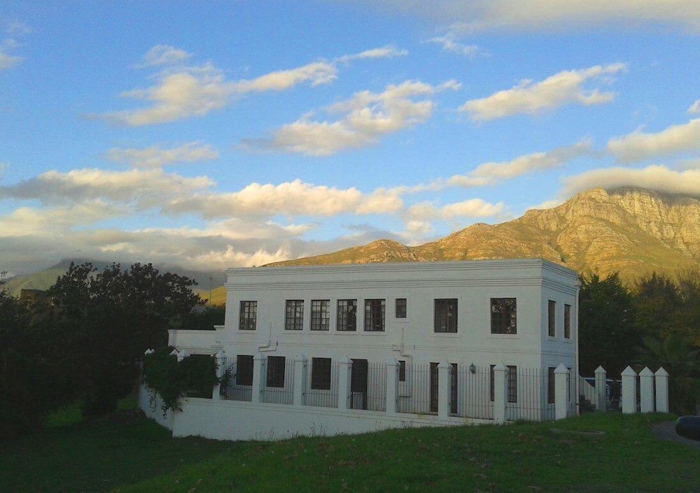 Boord Guesthouse 2/50