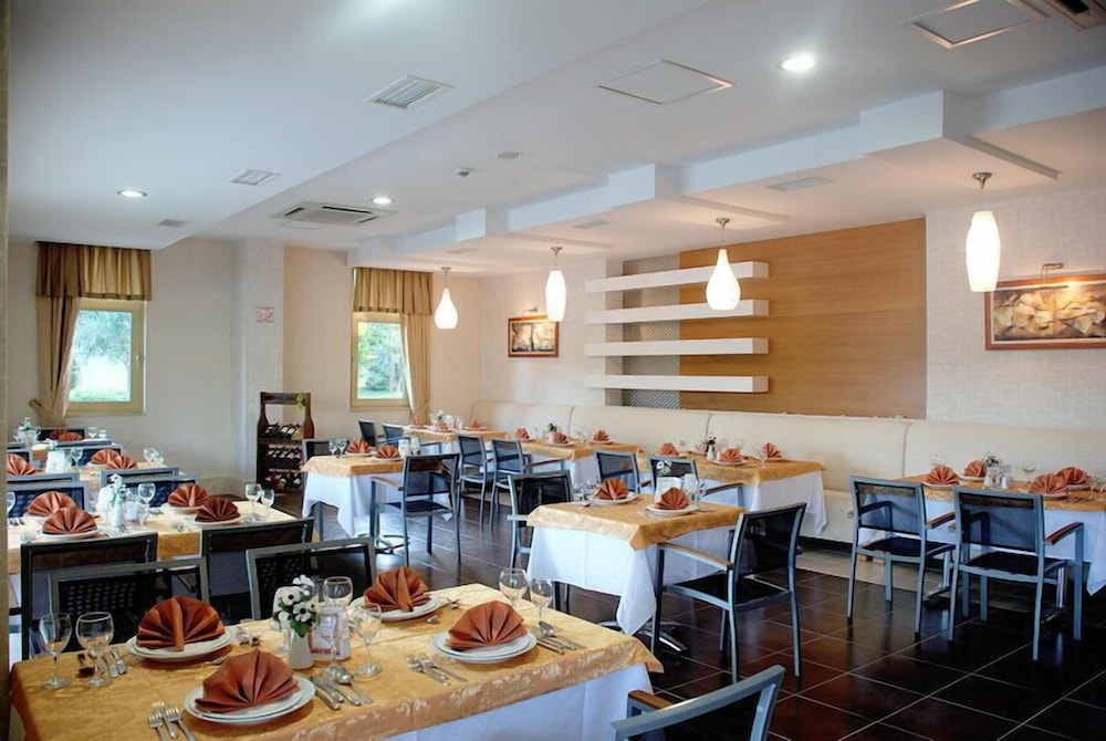 Side Breeze Hotel 34/50