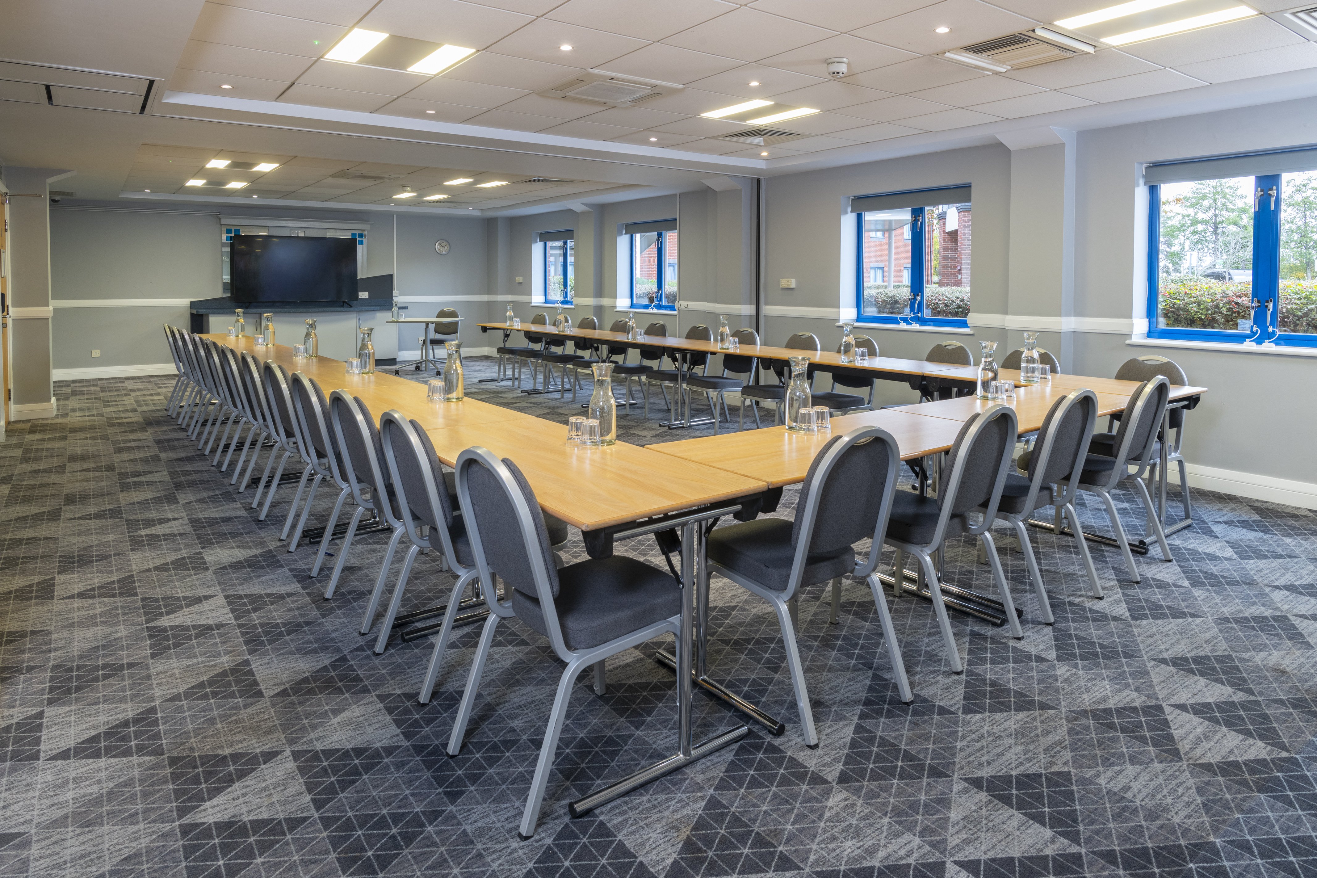 HOLIDAY INN EXPRESS BIRMINGHAM NEC 58/73