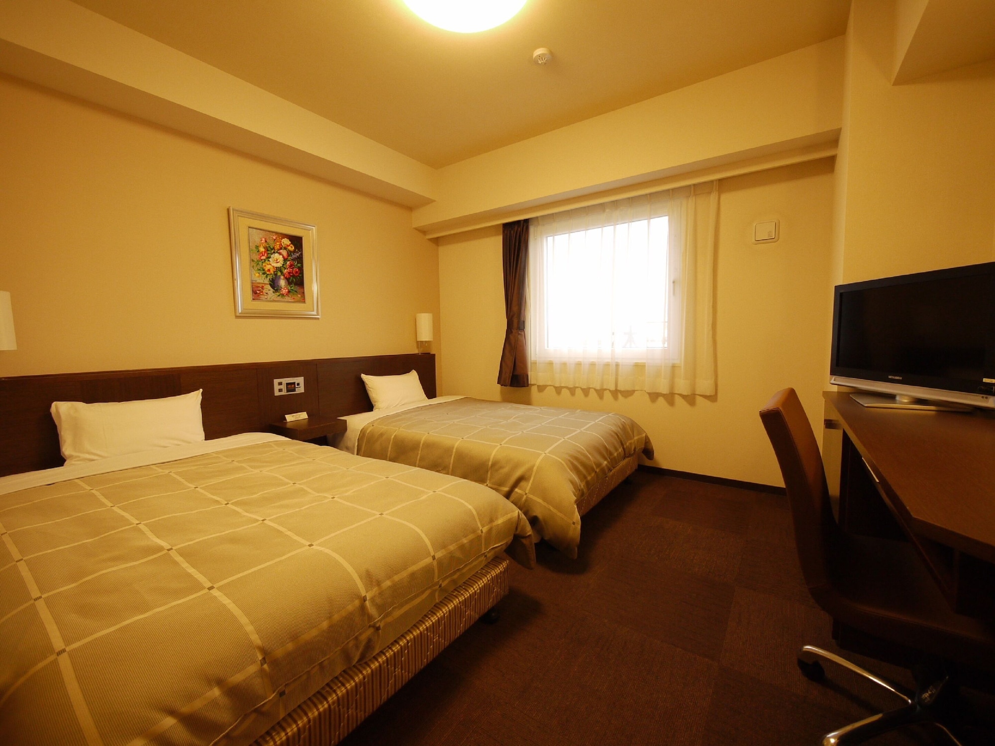 Room, Twin Beds, Smoking