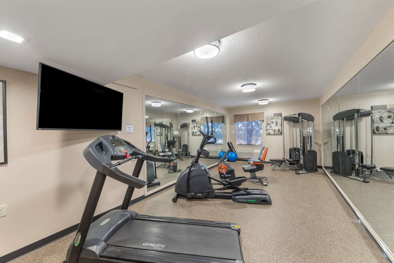 Best Western Plus Russellville Hotel & Suites 8/32