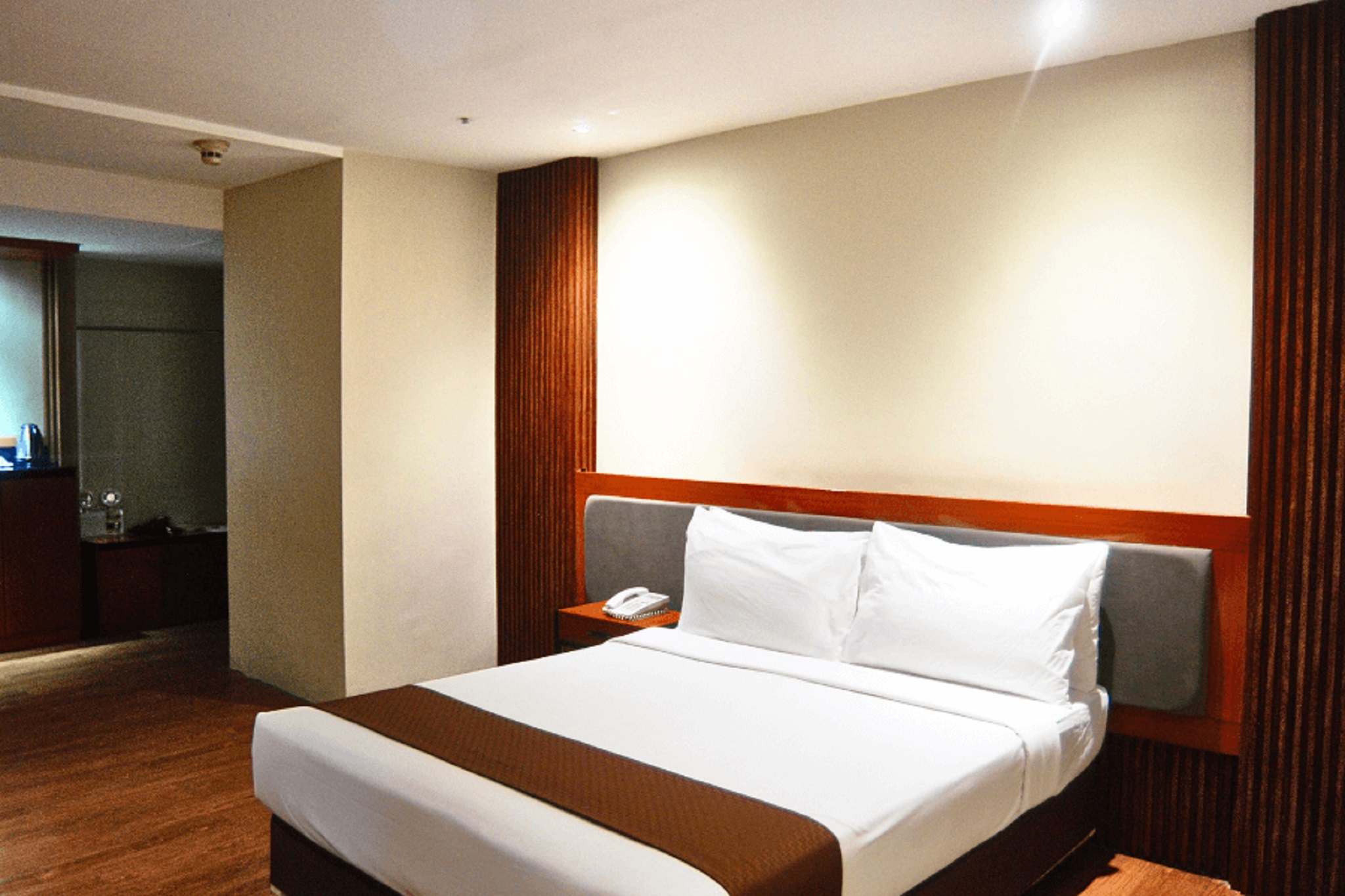 Junior Suite, Queen Bed