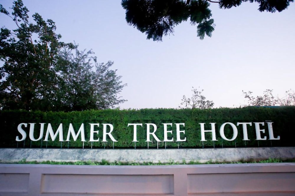 Summer Tree Hotel 8/68